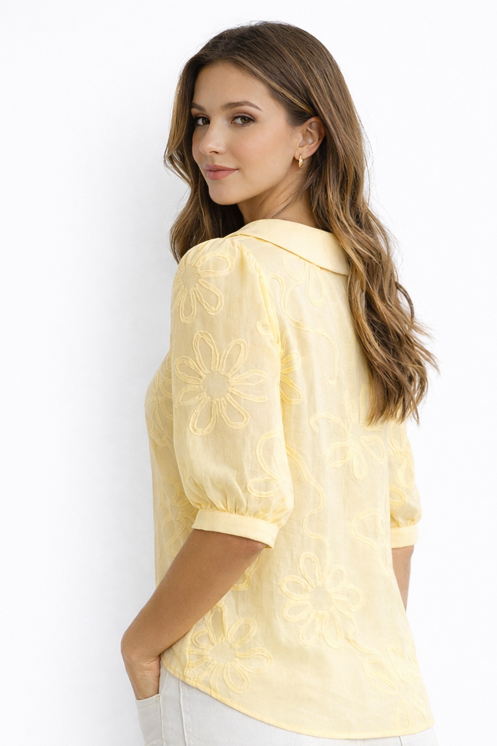 Camisa con cuello retro, con flores Camila